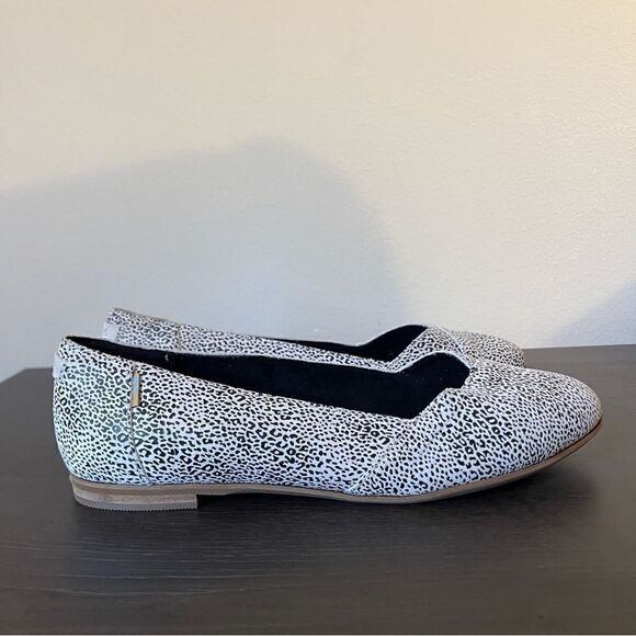 Toms flats size 7  - Picture 1 of 7